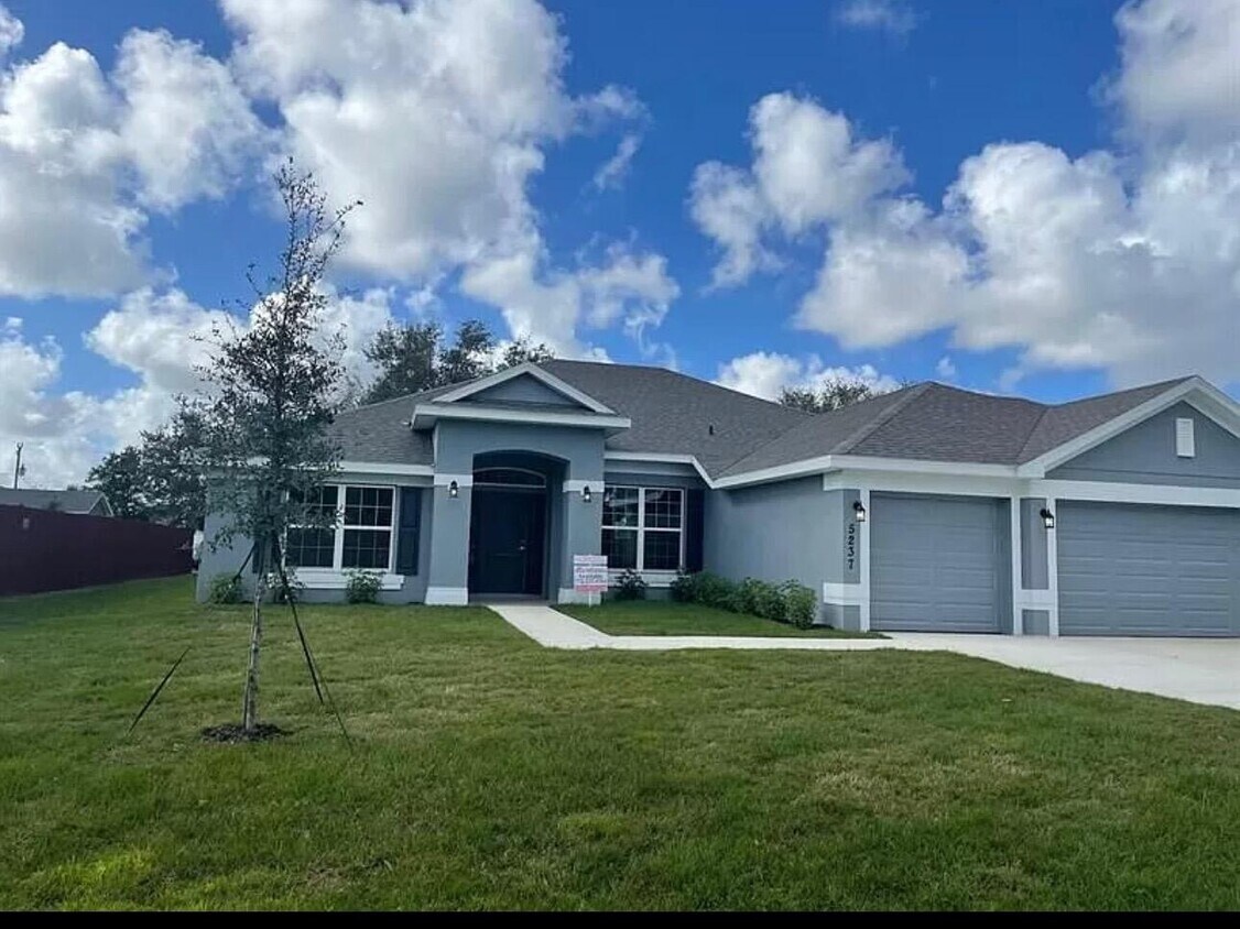 Foto principal - 5237 NW Reba Cir