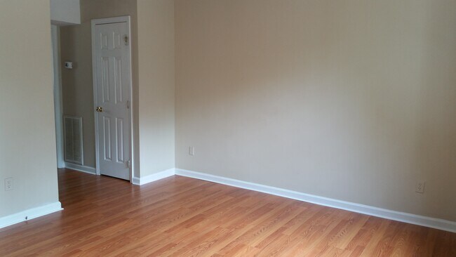 Building Photo - 6371 Plantation Dr