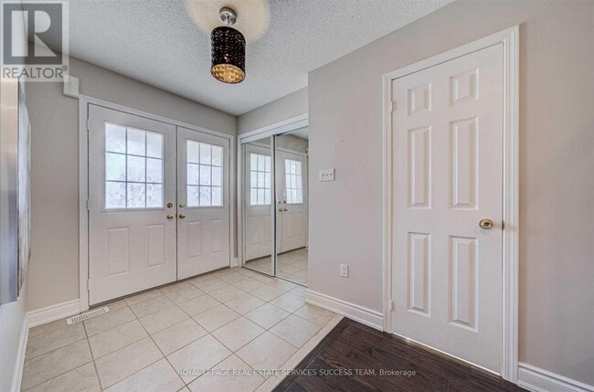 Building Photo - 1138 Bonin Crescent