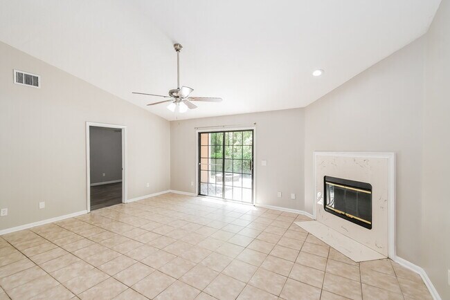 Building Photo - 874 Long Lake Dr