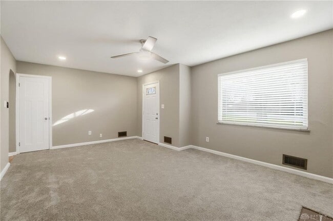 Building Photo - 318 E Central Ave