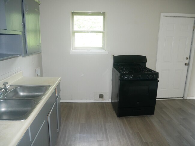 Foto del edificio - 5057 Gill Rd