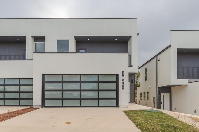 Foto del edificio - 21515 Patton Ave