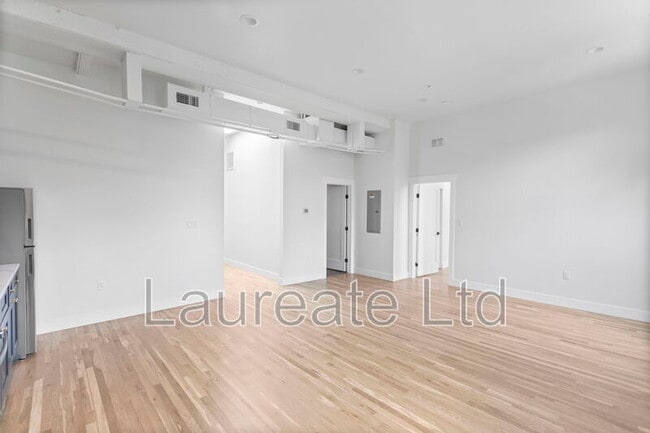 Building Photo - 1736 E 31st Ave