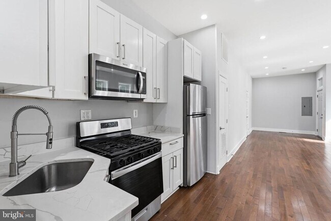 Building Photo - 1618 1st St NE