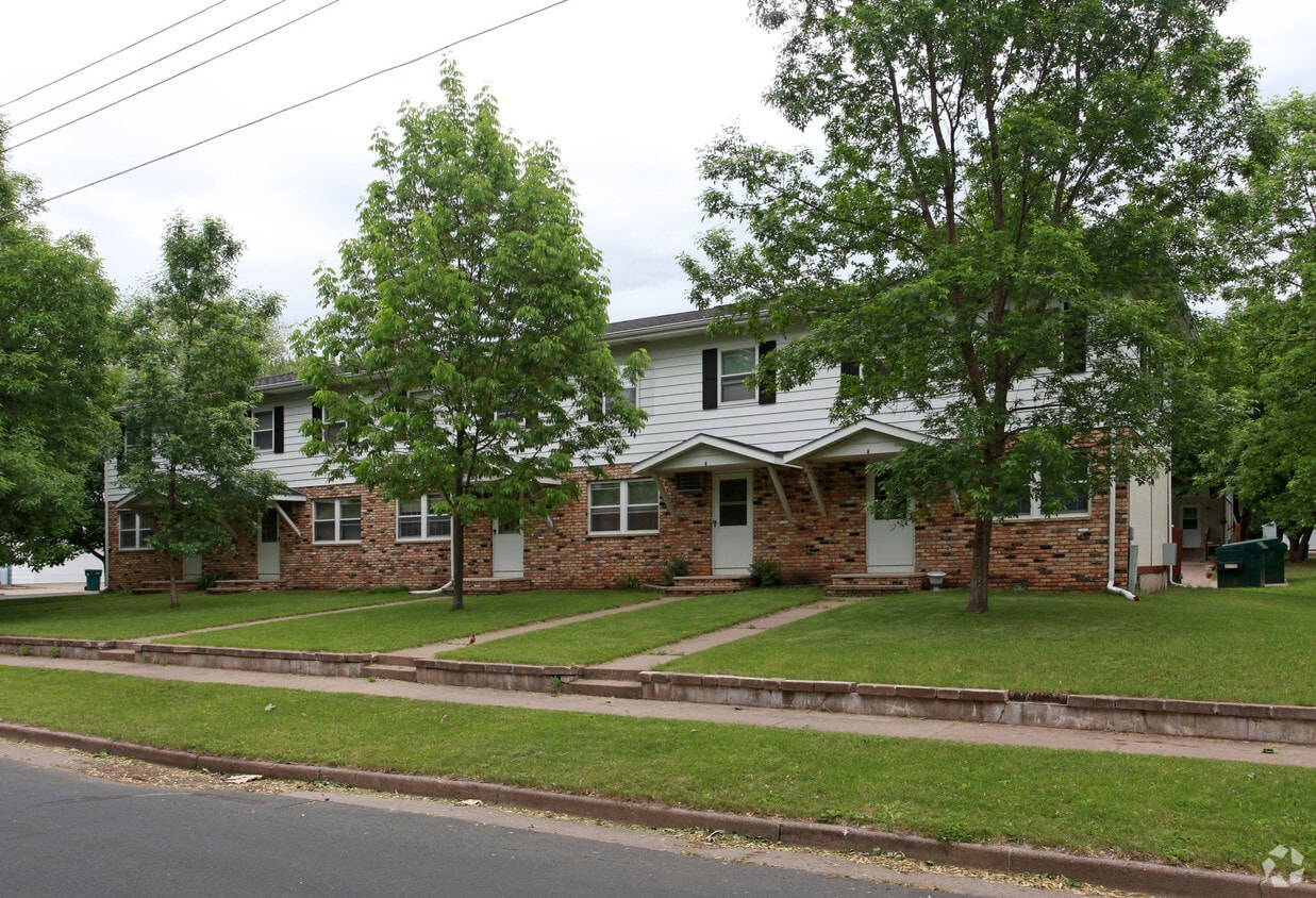 334 4th St, Hudson, WI 54016 Apartments in Hudson, WI