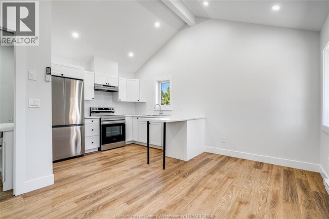 Building Photo - 21 Pearl St W