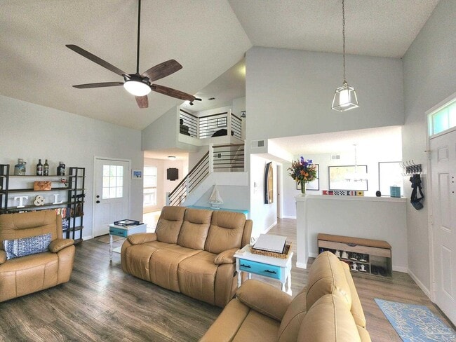 Building Photo - 589 Bobwhite Pl