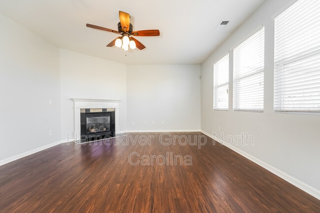 Building Photo - 7335 Lamplighter Close Dr
