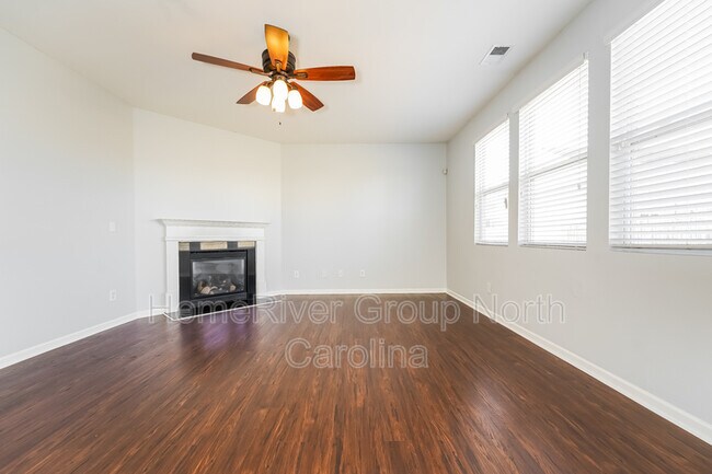 Foto del edificio - 7335 Lamplighter Close Dr