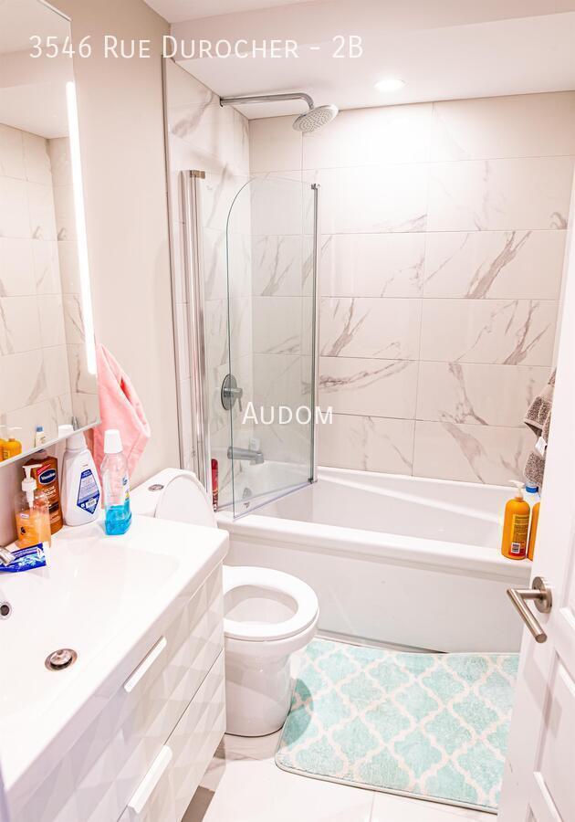 Building Photo - 3546 Rue Durocher