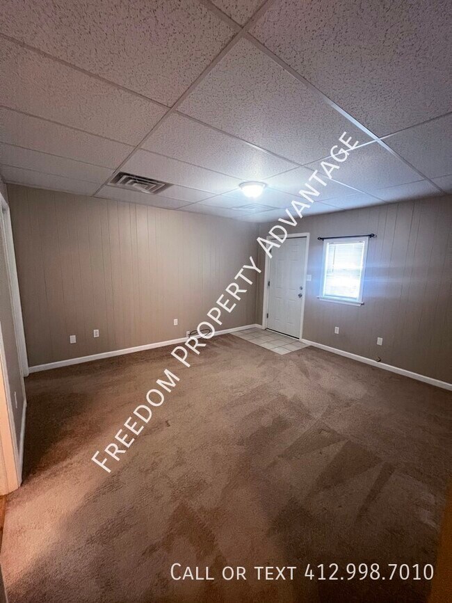 Building Photo - 121 Apple Wy