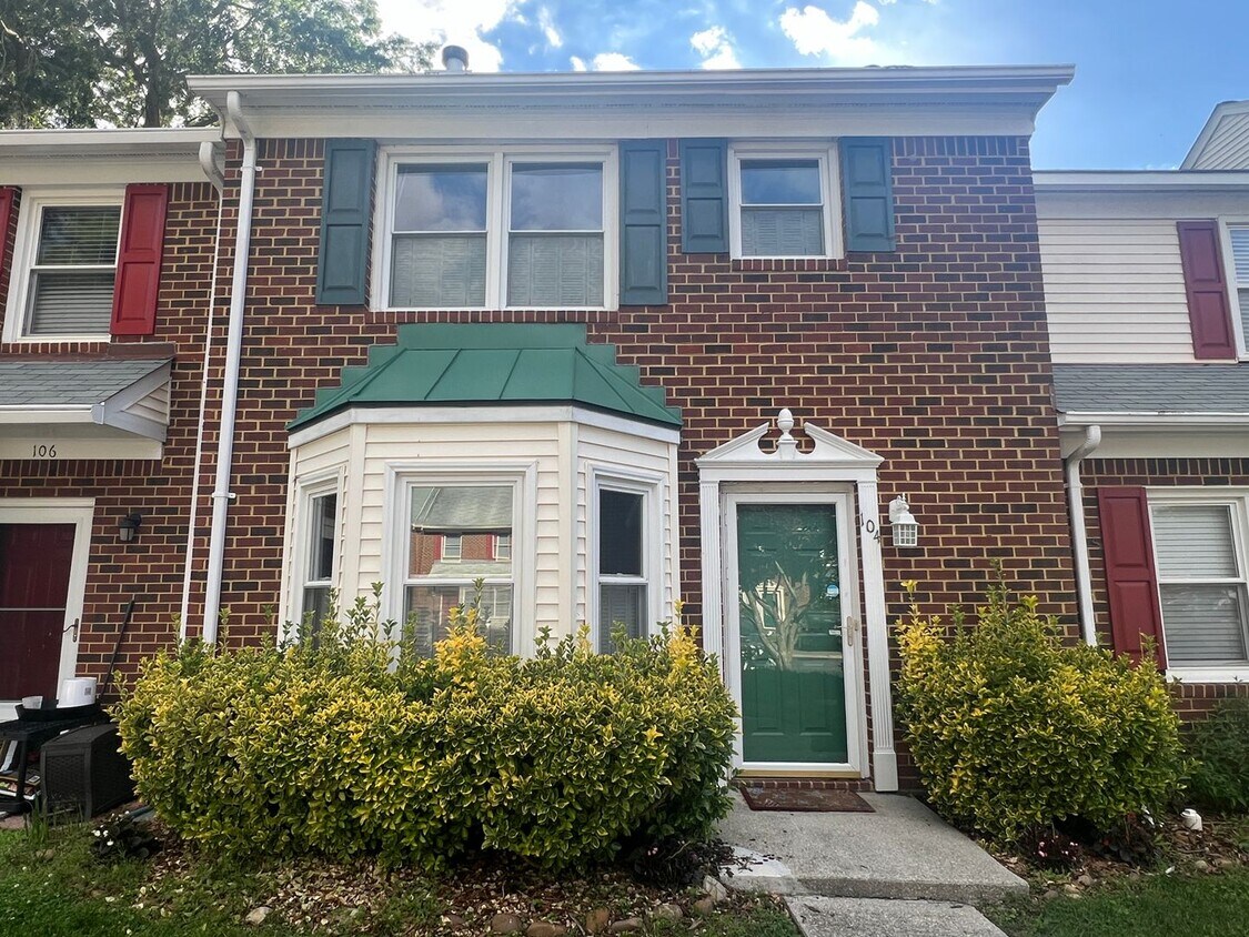 Primary Photo - Rooms for Rent in Grafton