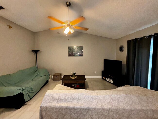 Foto del edificio - 1016 N John St Orlando FL 32808