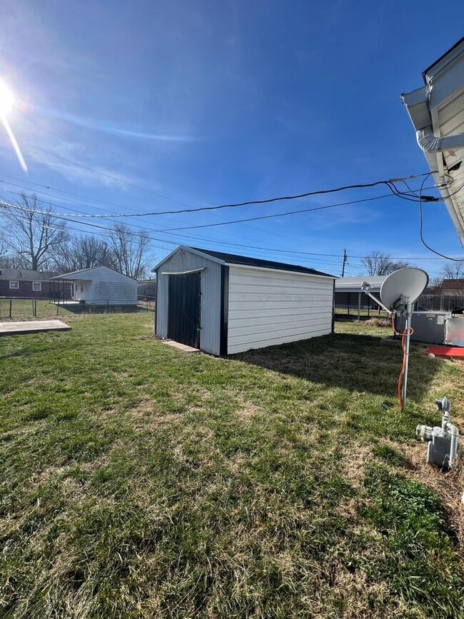 Building Photo - 2 bed, 1 bath home in a quiet neighborhood