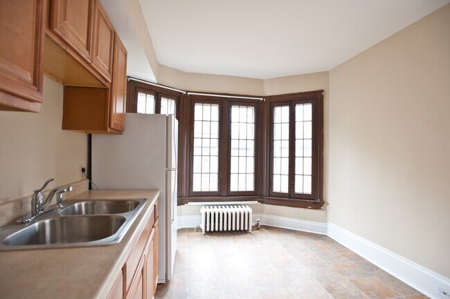 Foto del edificio - 2216 E Ivanhoe Pl