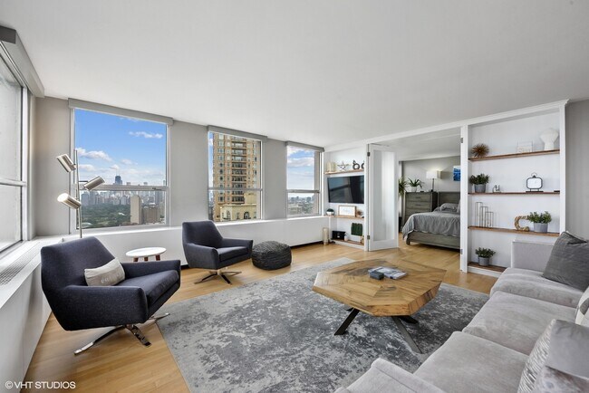 Foto del edificio - 2626 N Lakeview Ave