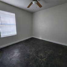 Building Photo - 4710 Pelican