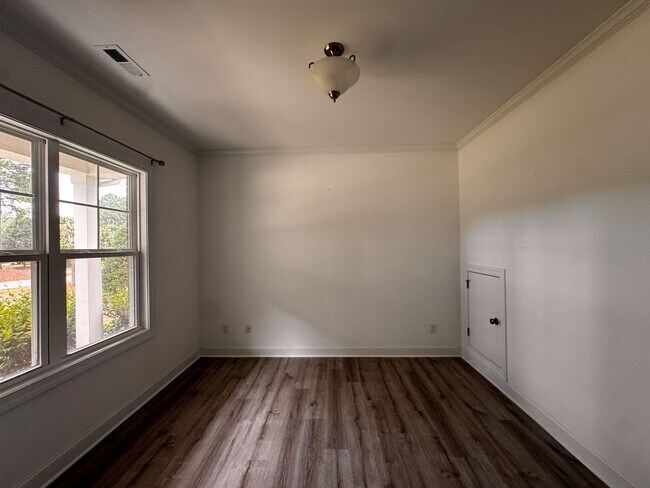 Building Photo - Gorgeous 4 Bed 3.5 Bath Executive Home with Community Amenities