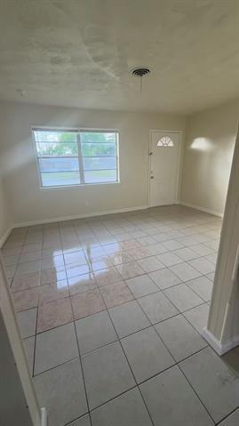Building Photo - 3064 Clover Dr