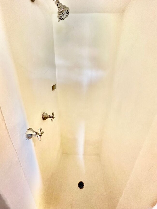 Building Photo - 387 N Glenn Ave