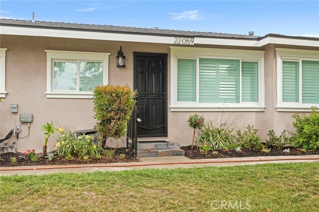 Foto del edificio - 22057 Newport Ave