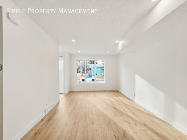 Building Photo - AMAZING 3 BEDS 2.5 BATHS BRAND NEW TOWNHOUSE