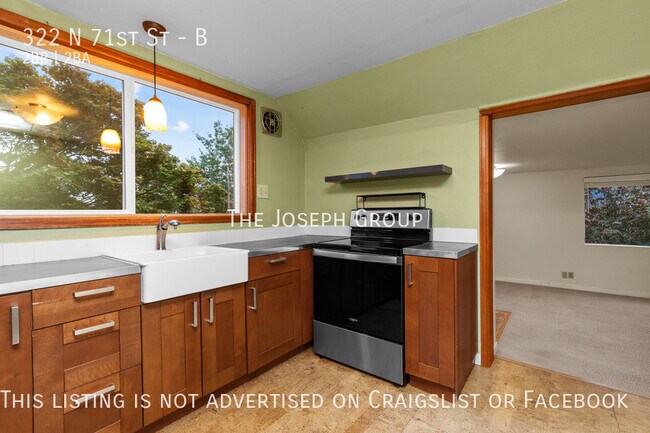 Building Photo - Perfectly located 2 bed in Phinney Ridge, ...