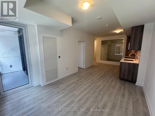 Building Photo - 15 Richardson St