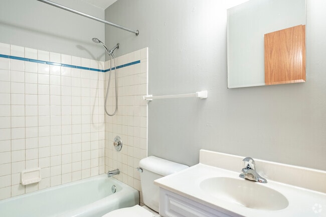 Standard Studio, 1BA - 400SF - Bathroom - Greenspire Wilson Apartments