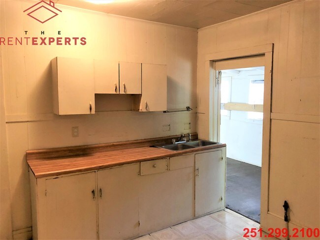 Building Photo - 108 Martin St