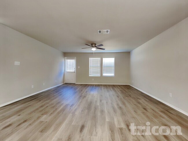 Foto del edificio - 9727 Marbach Hl