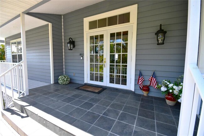 Foto del edificio - 7676 Westmoreland Dr