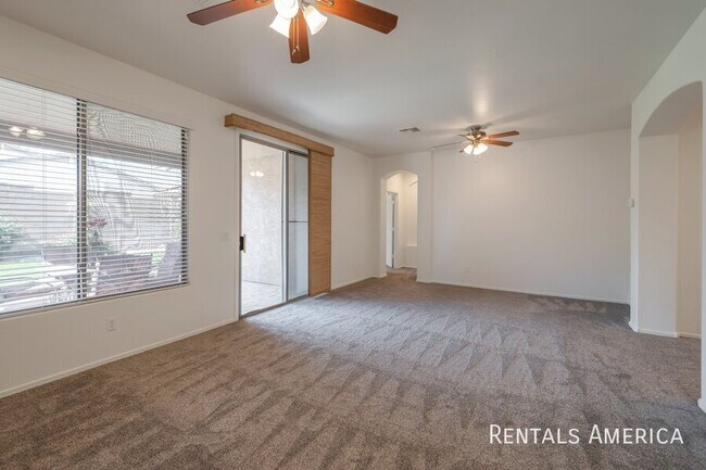 Building Photo - Beautiful, Cozy 3-Bedroom, 2 Bath