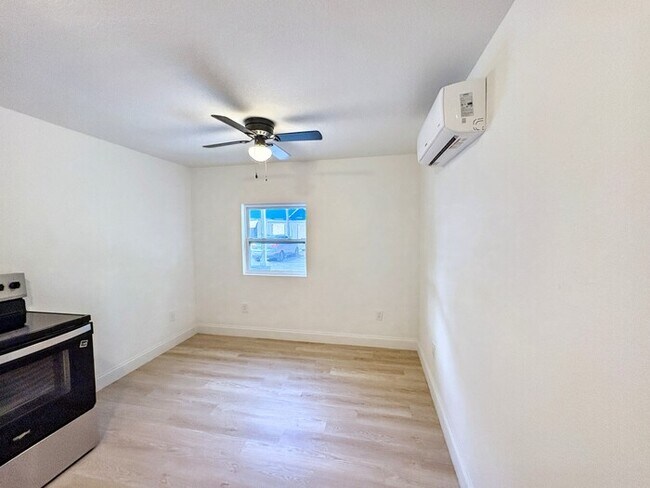 Foto del edificio - 4605 N Hubert Ave