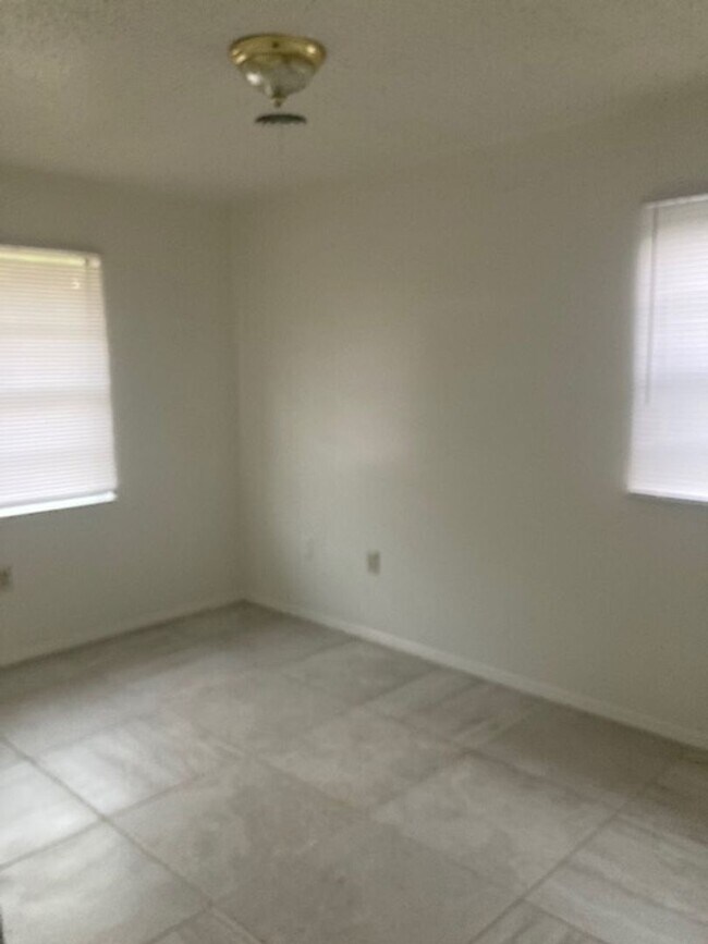 Foto del edificio - 3002 Pineland Dr