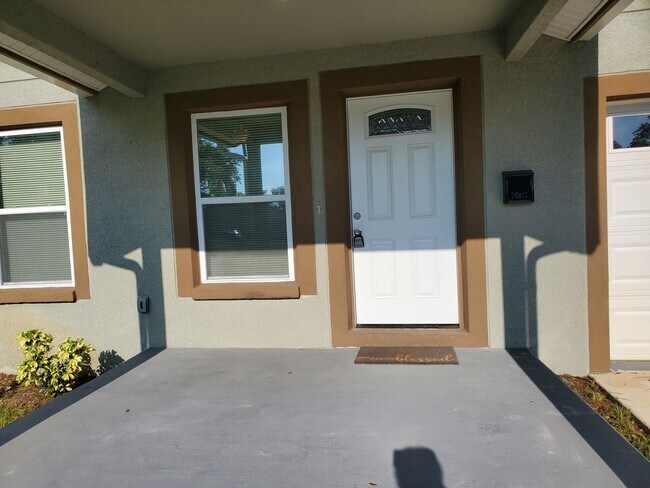 Foto del edificio - Newly Built three bedroom two bathroom hou...