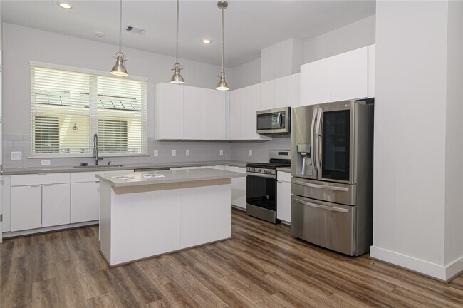 Foto del edificio - 1274 N Post Oak Rd