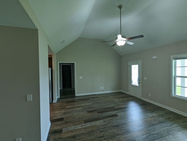 Photo - 3B/2BA With 2 car garage, Large Bonus Room... House