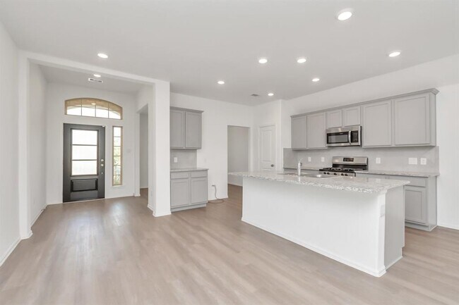 Building Photo - 5116 Twin Summit Dr