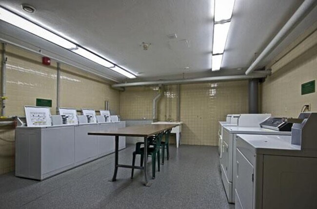 Foto del edificio - Very Nice 1 bed available 6/15