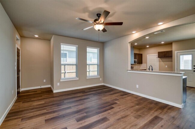 Building Photo - 720 Harvest Moon Dr