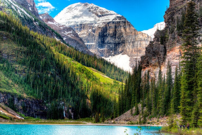 Banff Park, Canada’s first national park, provides mountain views, turquoise lakes, and endless outdoor adventures.
