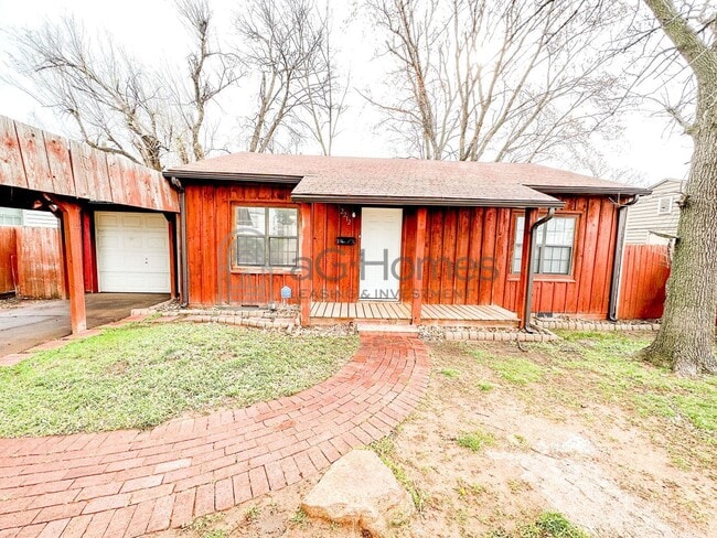 Building Photo - 2212 Doris Ave