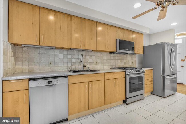 Foto del edificio - 560 N Judson St
