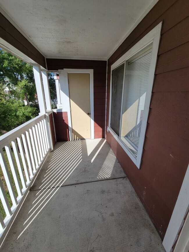 Foto del edificio - College Station - 4 bedroom / 4 bath / 3rd story condo / Pool on site.