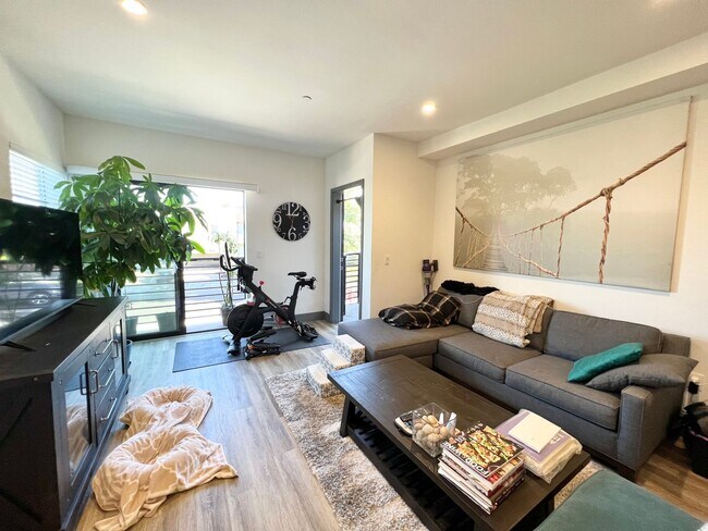 Foto del edificio - 3743 Midvale Ave