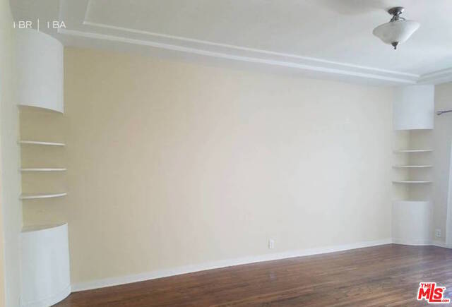 Building Photo - 909 S Serrano Ave