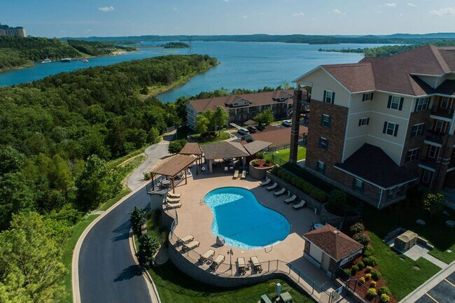 Foto del edificio - Luxury Lakeview 2 bedroom 2 bath Apartment...
