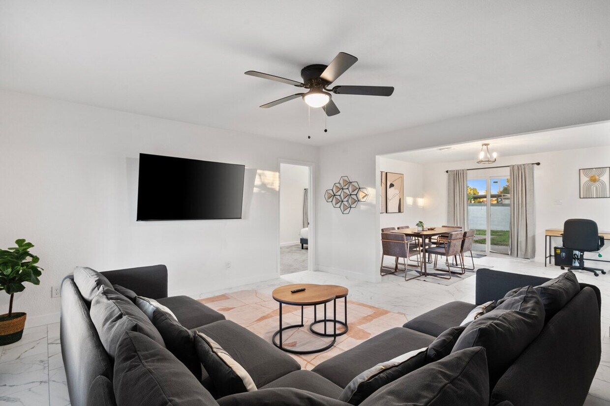 Primary Photo - 3023 N 40th Ln